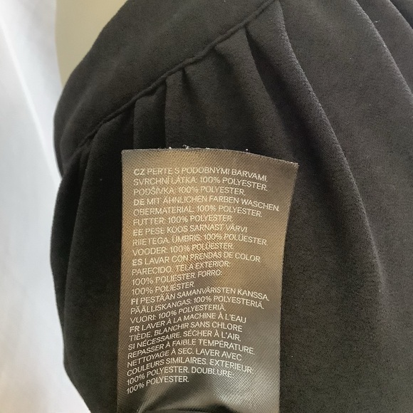 Med LBD flattering flowy dress Pleated & ruffle details + v neck - Picture 5 of 6